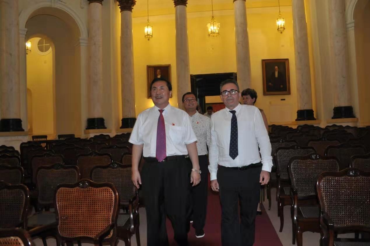 El profesor Sun Jianzhong fue elegido como académico extranjero de la Academia Cubana de Ciencias